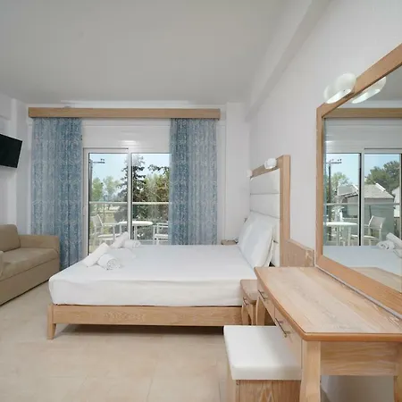 La Santa Hotel *