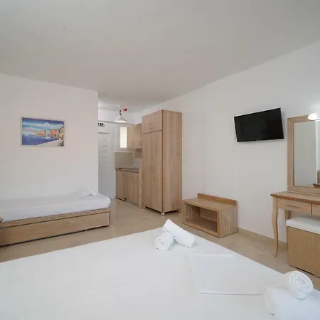 La Santa Χρυσή Αμμουδιά