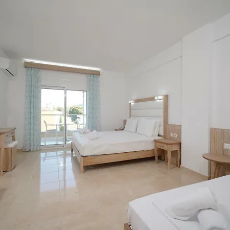 La Santa Χρυσή Αμμουδιά