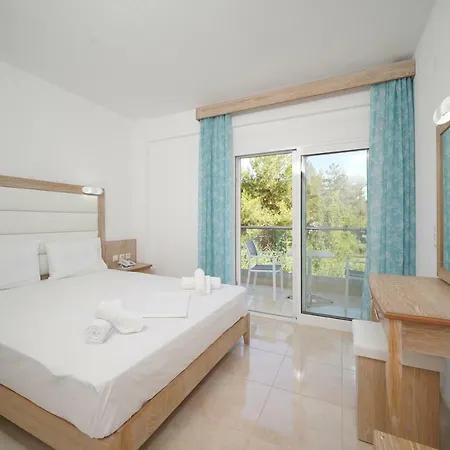 La Santa Χρυσή Αμμουδιά